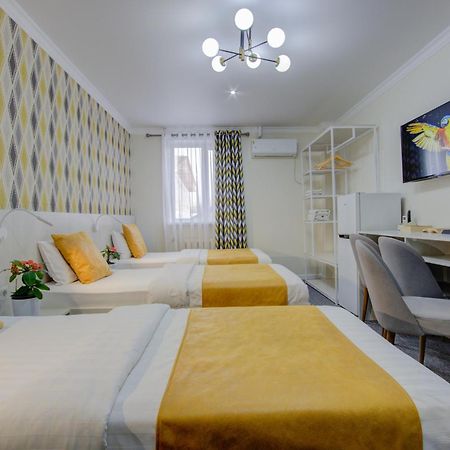 Viva Hotel Bishkek Exteriör bild