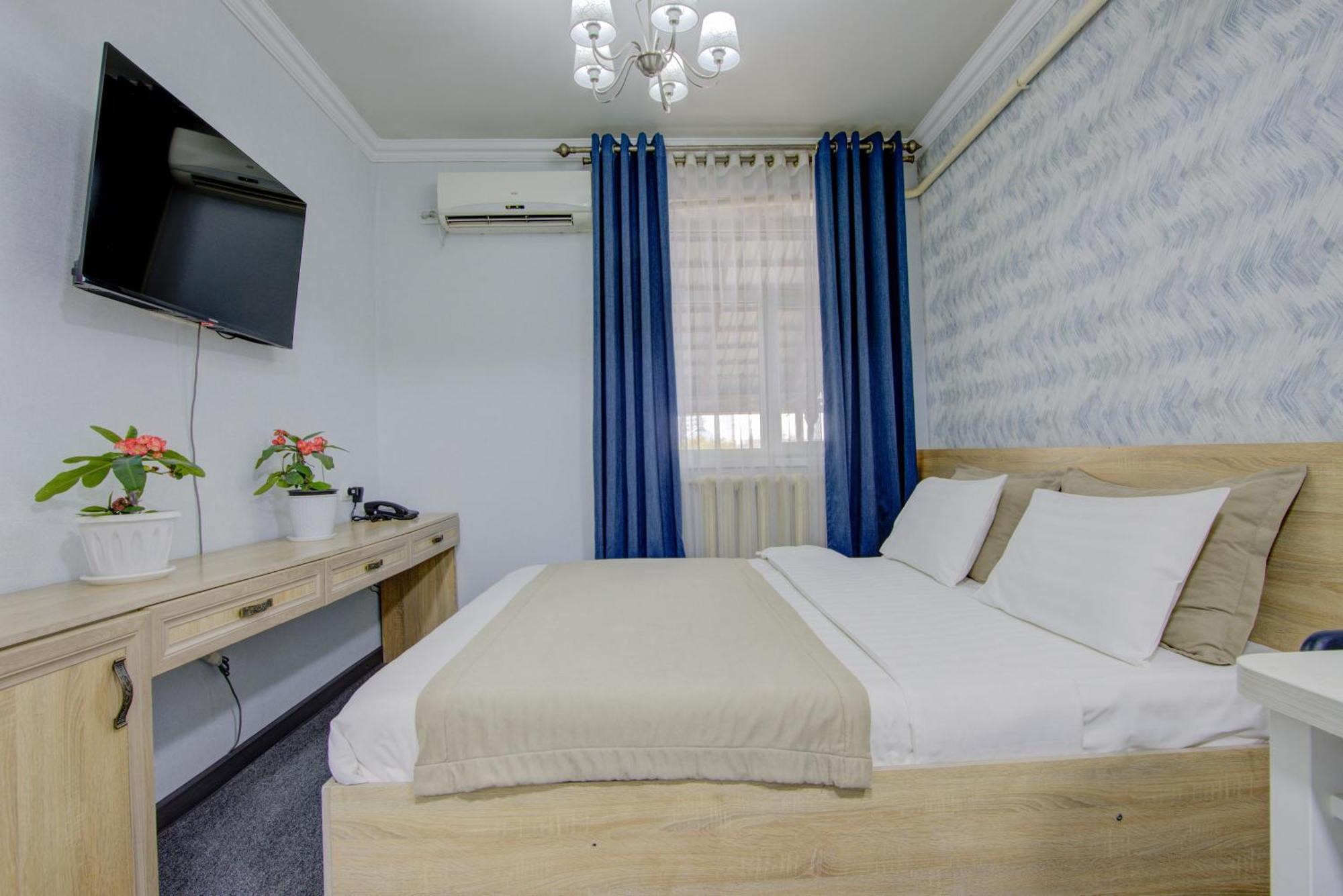 Viva Hotel Bishkek Exteriör bild