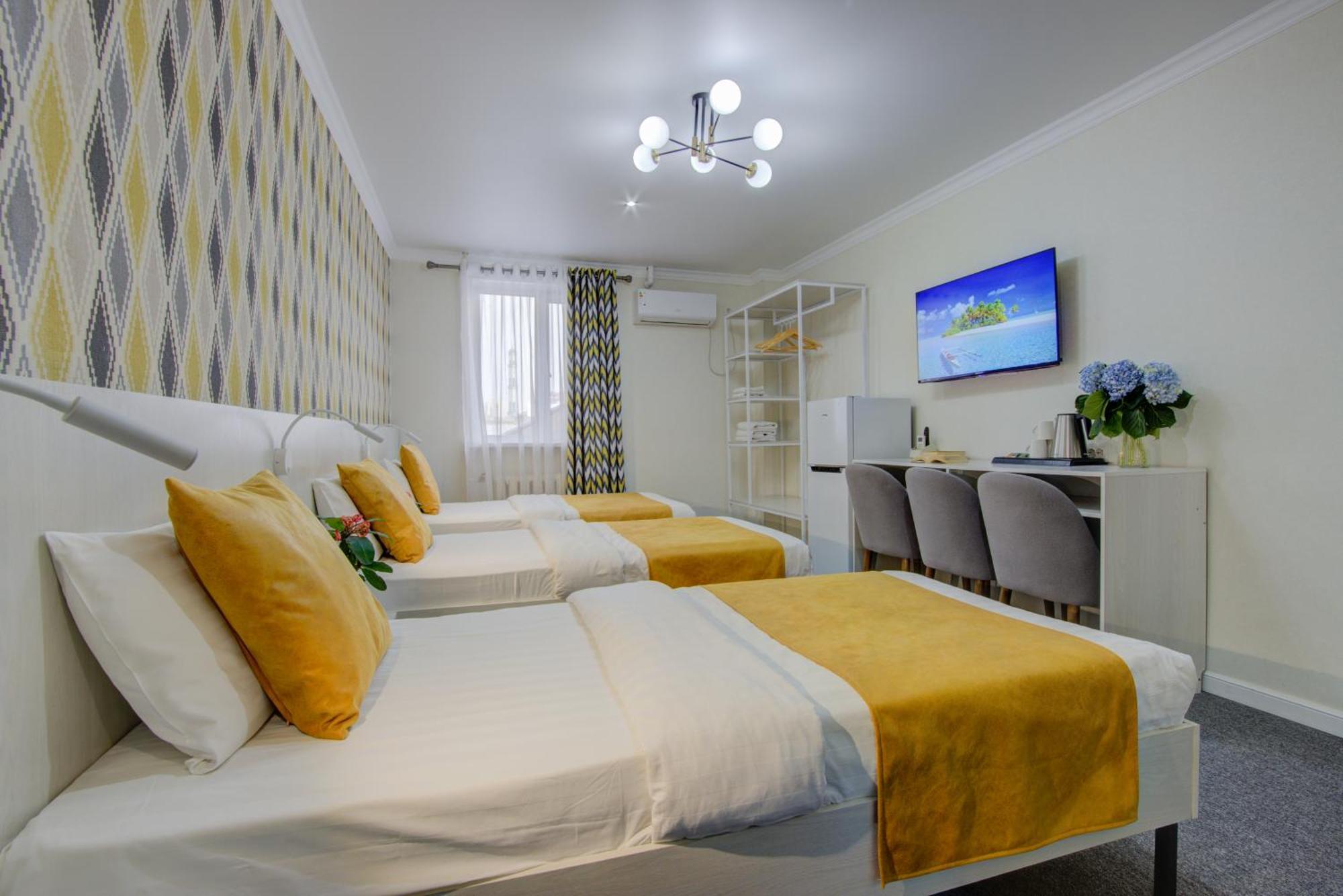 Viva Hotel Bishkek Exteriör bild