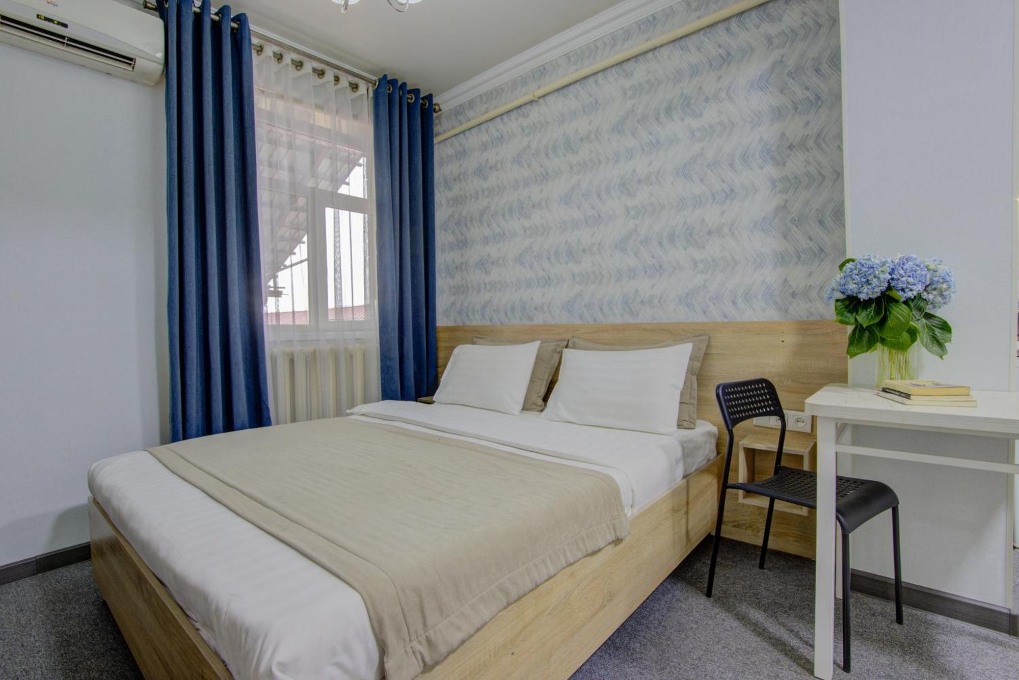 Viva Hotel Bishkek Exteriör bild